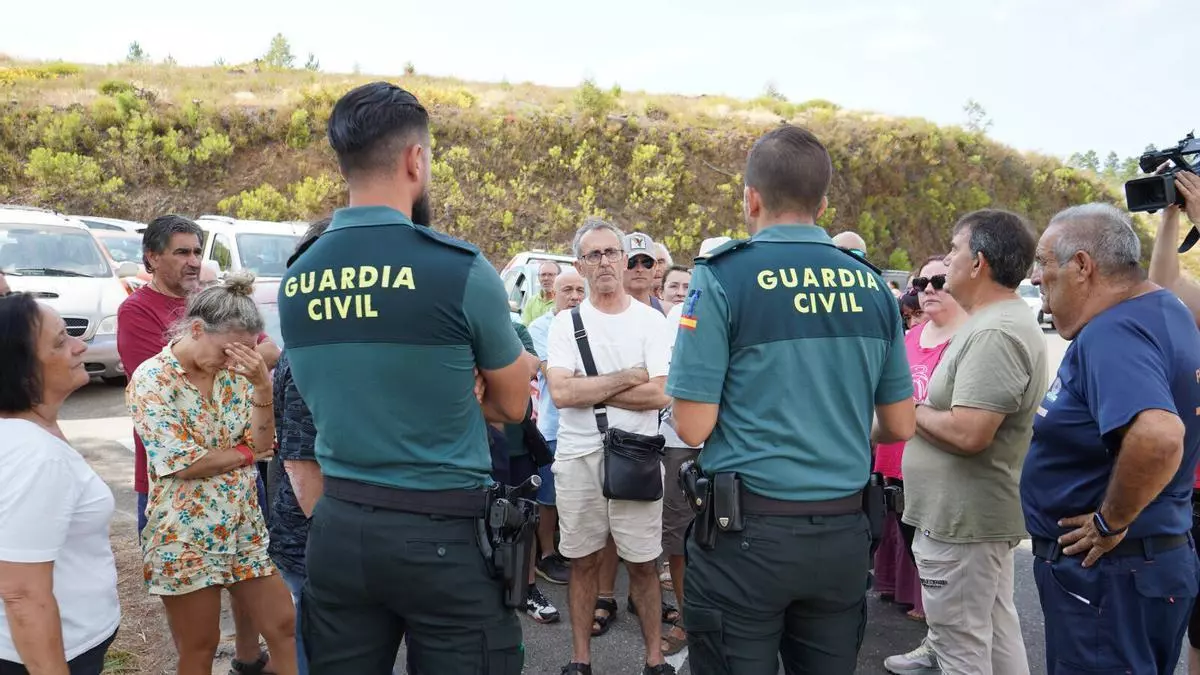 Más de 50 efectivos continúan trabajando en el incendio de Las Hurdes y se desactiva el Infocaex