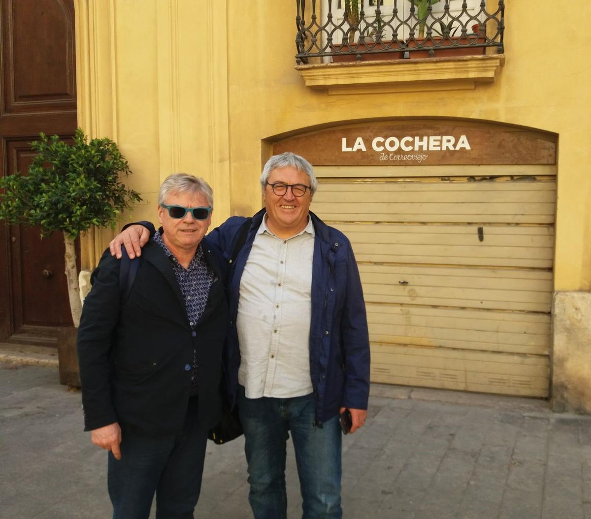 El nuevo presidente de Gestió Cultural, José Ayelo, a la derecha, junto a J. M. Bullo