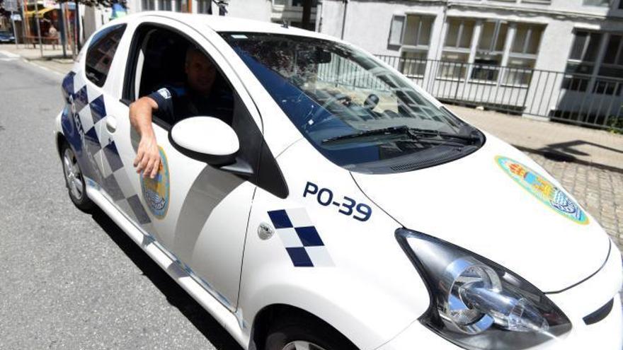 Un vehículo de la Policía Local de Pontevedra. // G. Santos