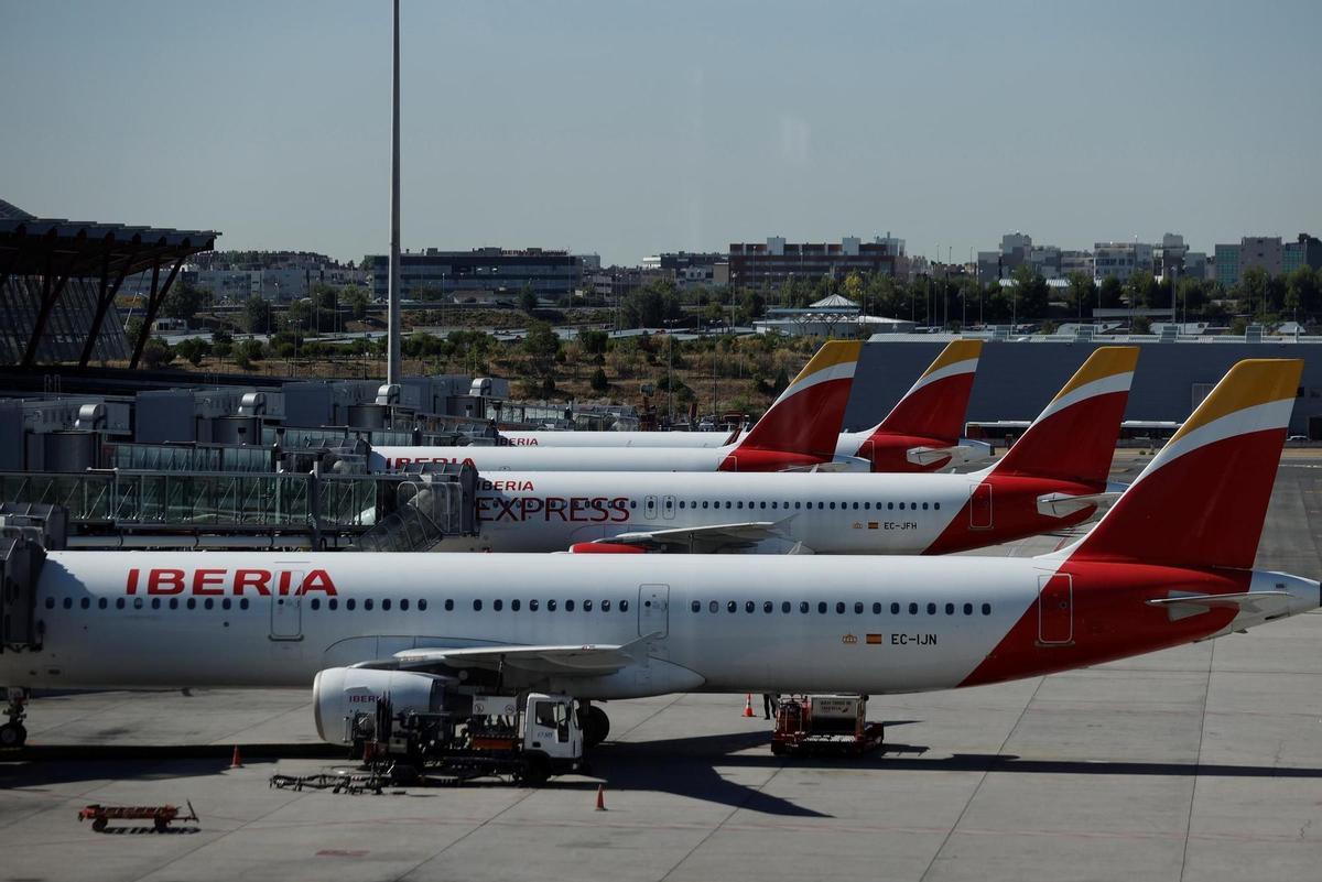 Aviones de Iberia en el aeropuerto Adolfo Suárez Madrid-Barajas, en una fotografía de archivo.