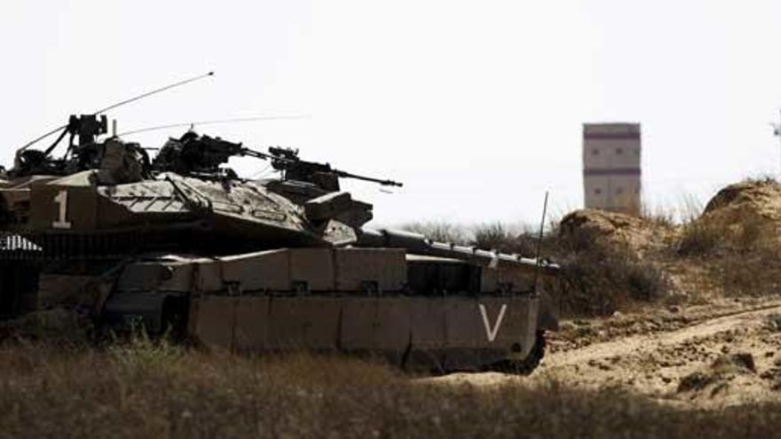Un tanque israelí, en la frontera con Egipto.