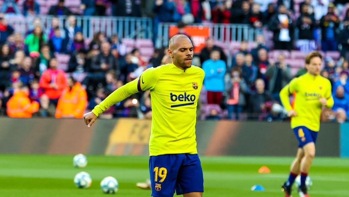 Braithwaite calienta antes del Real Sociedad-Barça de marzo del 2020, el último con público en el Camp Nou.