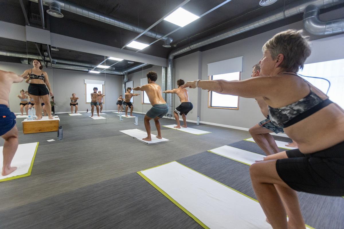 Cada una de las actividades del centro Life Yoga Alicante están adaptadas a todos los niveles.