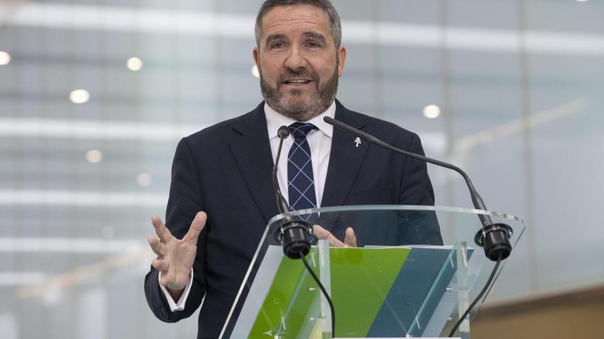Miguel López Abad: &quot;Tenemos un Gobierno comunista que ha subido el salario mínimo un 61%&quot;