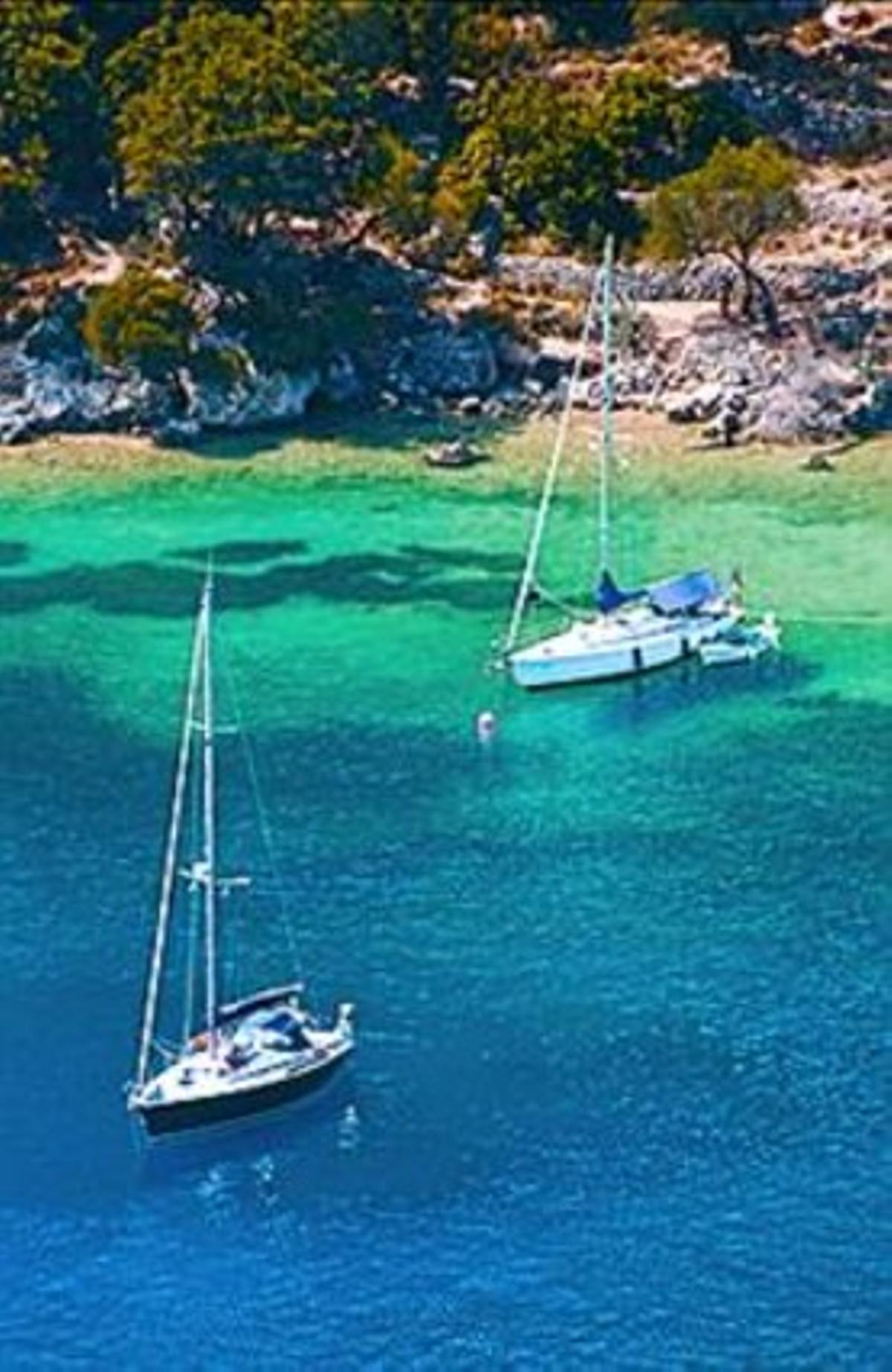 Fondear el velero y darse un chapuzón, un gozo en Ítaca.