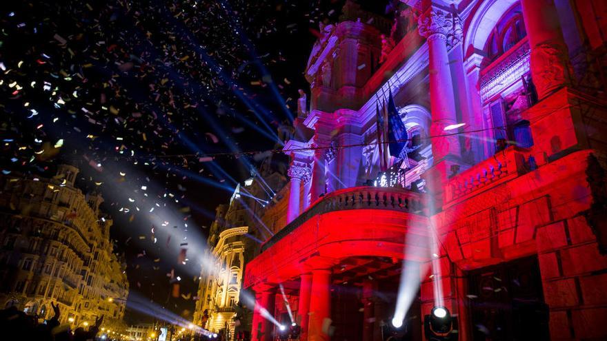 Castillo pirotécnico y DJ en la fiesta de nochevieja del Ayuntamiento de Valencia