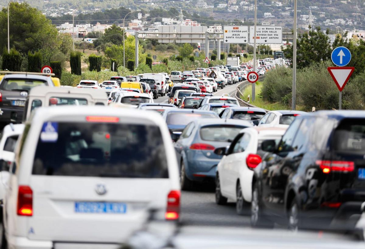 Competencia analiza los cupos para la entrada de vehículos en Ibiza este verano