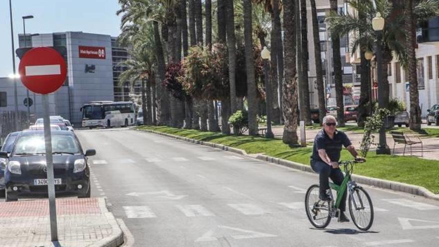 Una imagen captada ayer en la avenida Marqués de Molins de Orihuela.