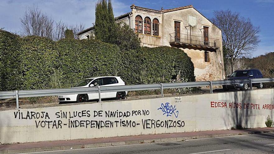 Una pintada reivindicativa al barri de Vila-roja