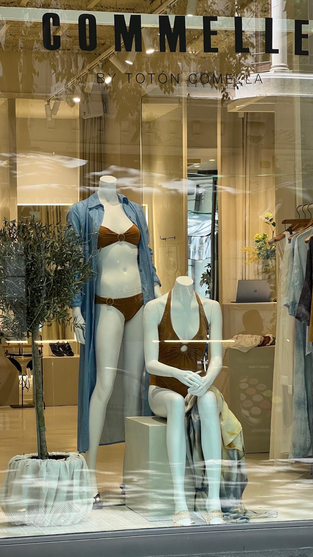 Commelle by Totón Comella ha abierto su segunda tienda en la calle Provença 243, en Barcelona.