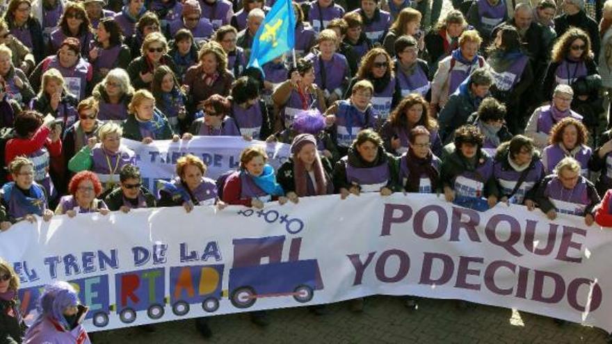 Miles de ciudadanos se manifiestan en Madrid contra la futura ley del aborto