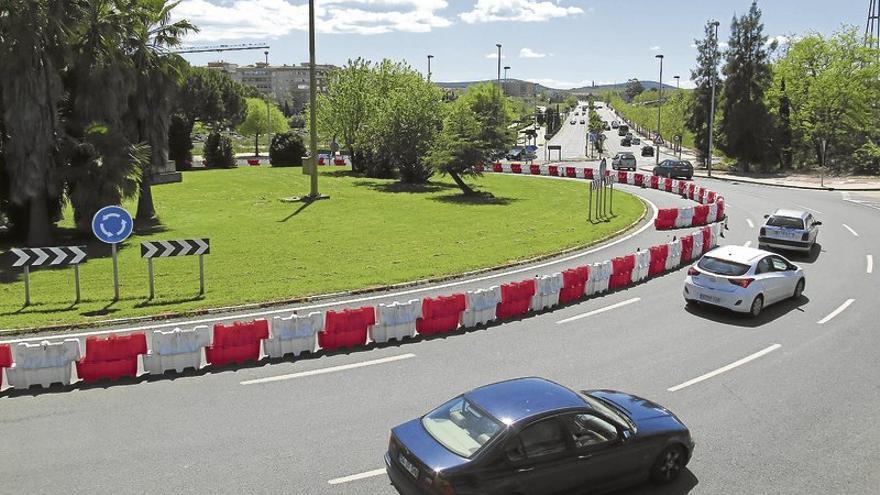 Los ciclistas critican la supresión de un carril en la rotonda de Renfe