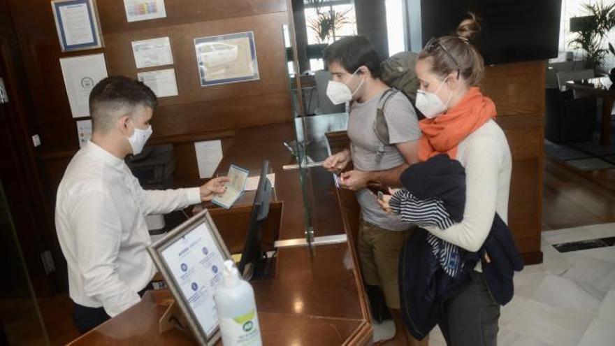 Galicia comienza hoy a controlar a los viajeros procedentes de zonas de riesgo