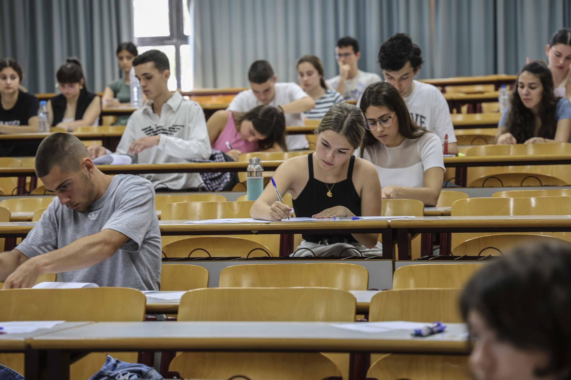 Primer día de la Selectividad 2023 en la Universidad de Alicante