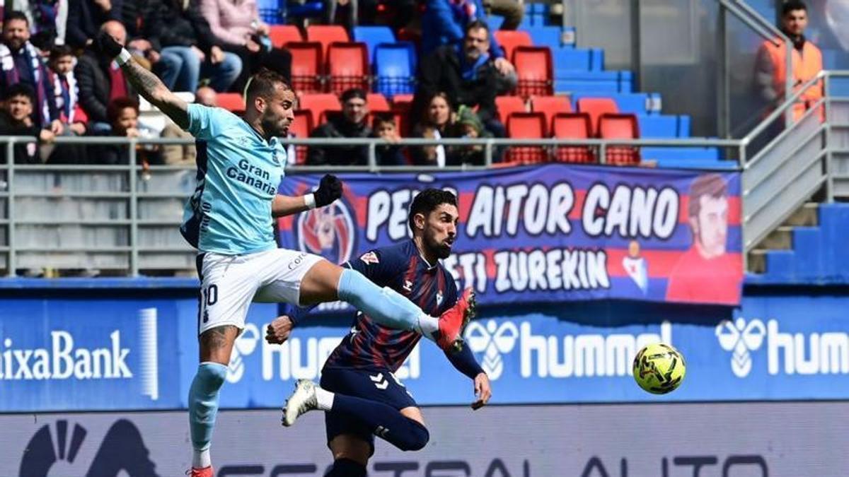 Luis García se queda sin cobertura y tira de cambios inofensivos en la UD Las Palmas