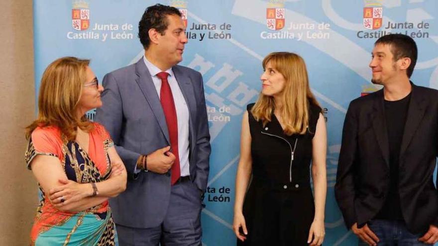 Desde la izquierda la delegada territorial de Cultura, Pilar Alonso; el delegado territorial de la Junta, Alberto Castro; la directora general de Políticas Culturales, Mar Sancho, y el director del Museo Etnográfico, Pepe Calvo.