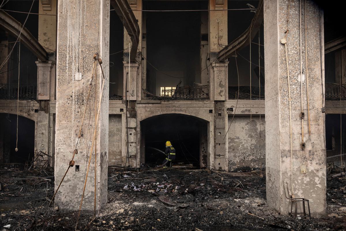 Espectacular incencio en la histórica oficina de Correos de Manila