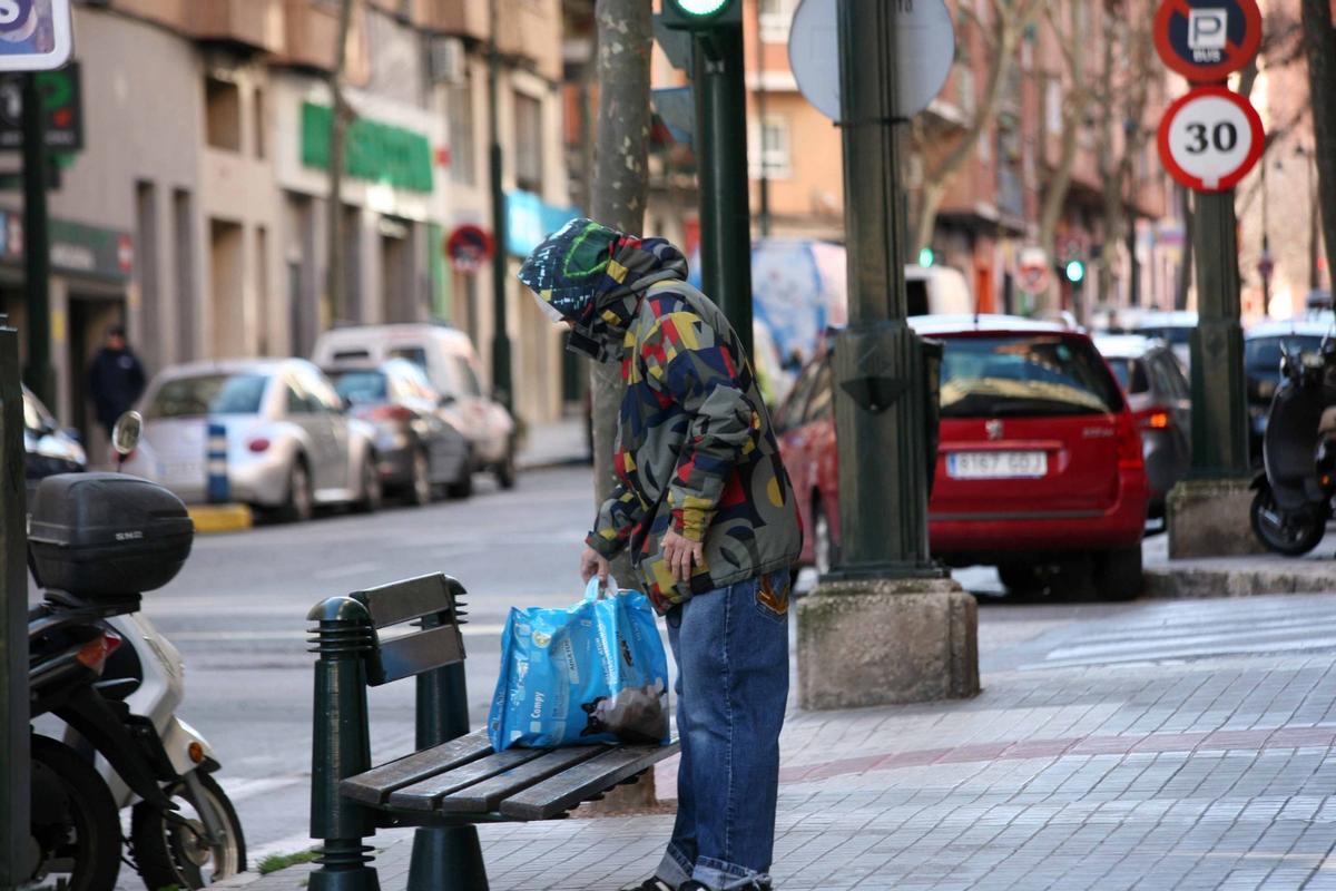 El frío intenso toma las calles de Alicante