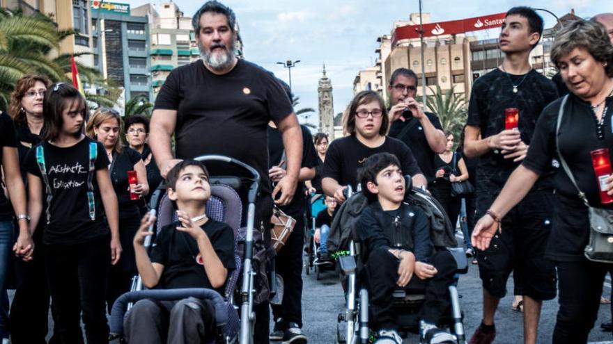 Imagen de archivo de una protesta de personas dependientes por los recortes del anterior Gobierno