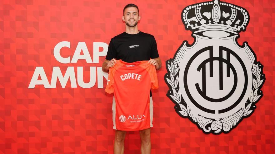 Presentación de José Copete como nuevo jugador del Real Mallorca