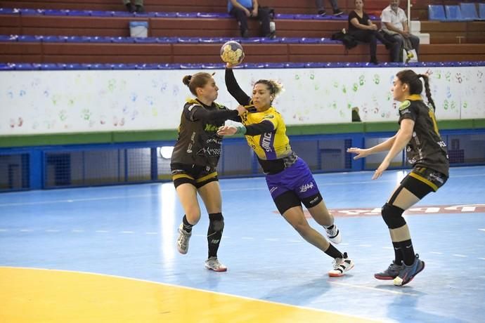 26-02-20 DEPORTES. PABELLON DE LAS REMUDAS. BARRIO DE LAS REMUDAS. TELDE. Partido de balonmano femenino entre el Remudas Rocasa y el Guardés disputado en Pabelloon Antonio Moreno del barrio teldense de Las Remudas.    Fotos: Juan Castro.  | 26/02/2020 | Fotógrafo: Juan Carlos Castro