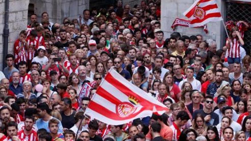 La plaça del Vi va rebentar per celebrar l&#039;ascens a Primera.