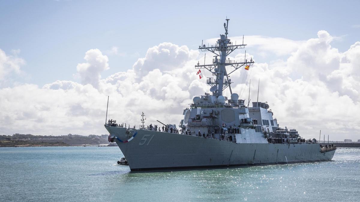 Archivo - Imagen de archivo de un destructor con misiles guiados 'USS Arleigh Burke' llegando a la base de Rota (Cádiz).