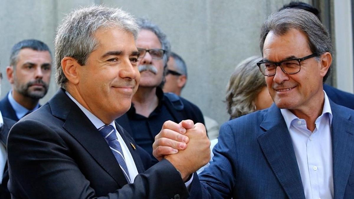 Francesc Homs y Artur Mas, ante las puertas del Tribunal Supremo, el pasado 19 de septiembre.