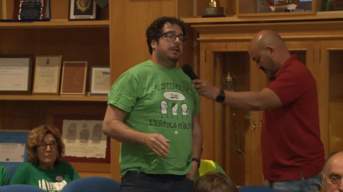 Intervención del segundo docente que preguntó al alcalde si quería corregir los exámenes.