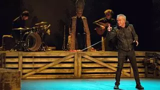 Carlos Hipólito brilla en 'Burro' en el Teatre Romea