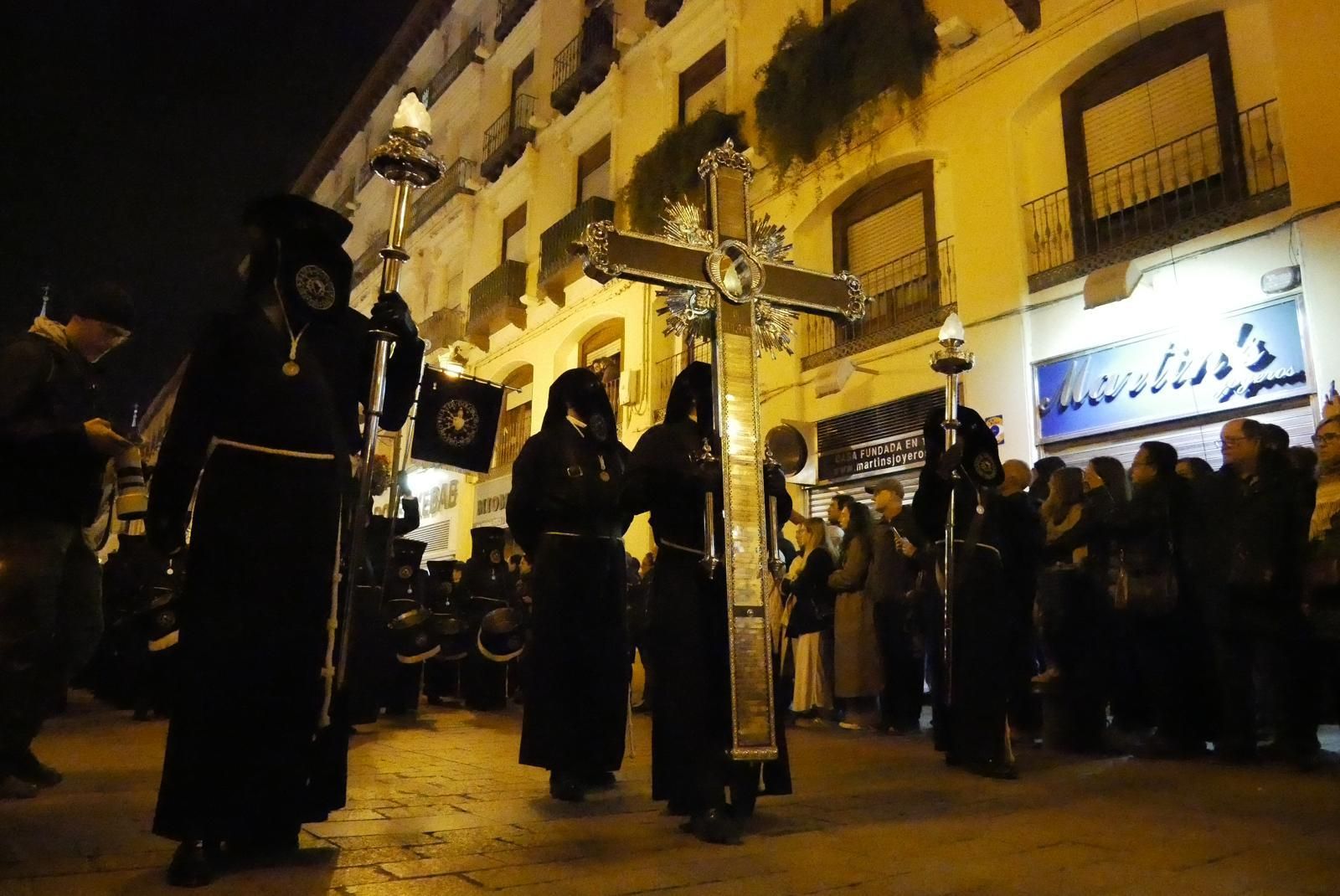 En imágenes | Zaragoza se conmueve con el 'Encuentro' de Jesús del Calvario y la Virgen de los Dolores