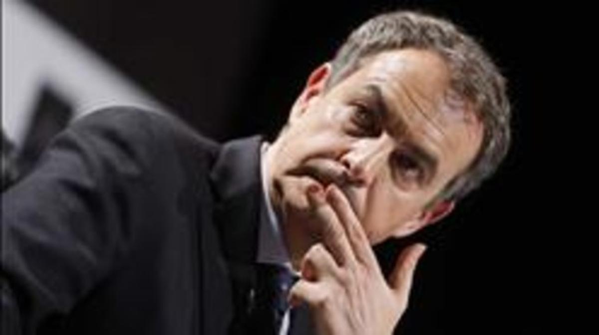 L’expresident del Govern José Luis Rodríguez Zapatero, en la presentació del seu llibre {’El} dilema’, aquest dimarts, 26 de novembre, a Madrid. AGUSTÍN CATALÁN L’expresident del Govern José Luis Rodríguez Zapatero, en la presentació del seu llibre {’El} dilema’, aquest dimarts, 26 de novembre, a Madrid. AGUSTÍN CATALÁN