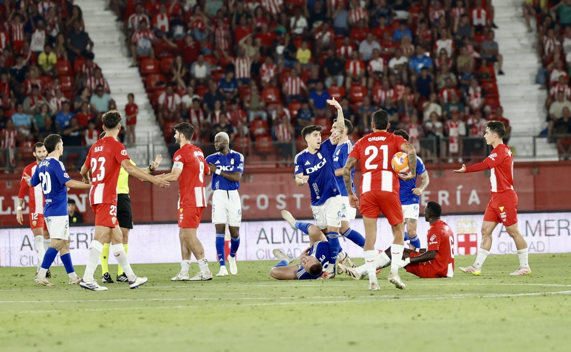 Así fue el primer partido del play-off entre el Almería y el Real Oviedo 