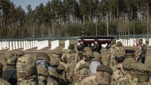 March 13, 2026, Kiev, Kiev Oblast, Ukraine: Ukrainian soldiers looks at the members of the Ukrainian Armed Forces carry on shoulder a coffin conteining their companion, during a funeral service of a fallen soldier, at the National Military Memorial Cemetery in Kiev,Image: 1082841087, License: Rights-managed, Restrictions: , Model Release: no, Credit line: Matteo Placucci / Zuma Press / ContactoPhoto Editorial licence valid only for Spain and 3 MONTHS from the date of the image, then delete it from your archive. For non-editorial and non-licensed use, please contact EUROPA PRESS. 13/03/2026 ONLY FOR USE IN SPAIN. Matteo Placucci / Zuma Press / ContactoPhoto;Press;MPLACUCCI-MP2_2238.jpg;20260313_zip_p199_014.jpg;National Military Memorial Cemetery in Kiev