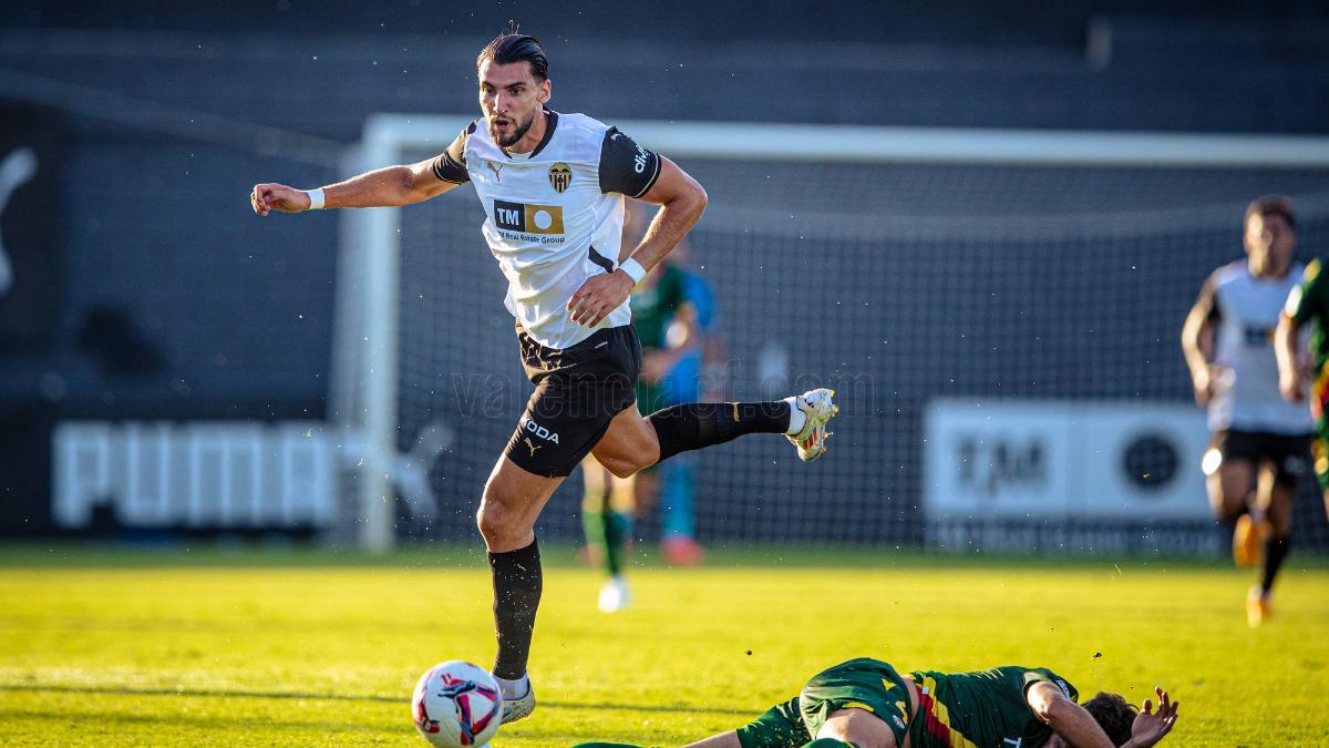 Rafa Mir, en su debut con el Valencia