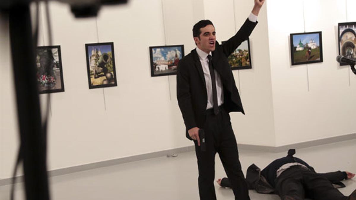 Asesinado en Ankara el embajador ruso en Turquía.