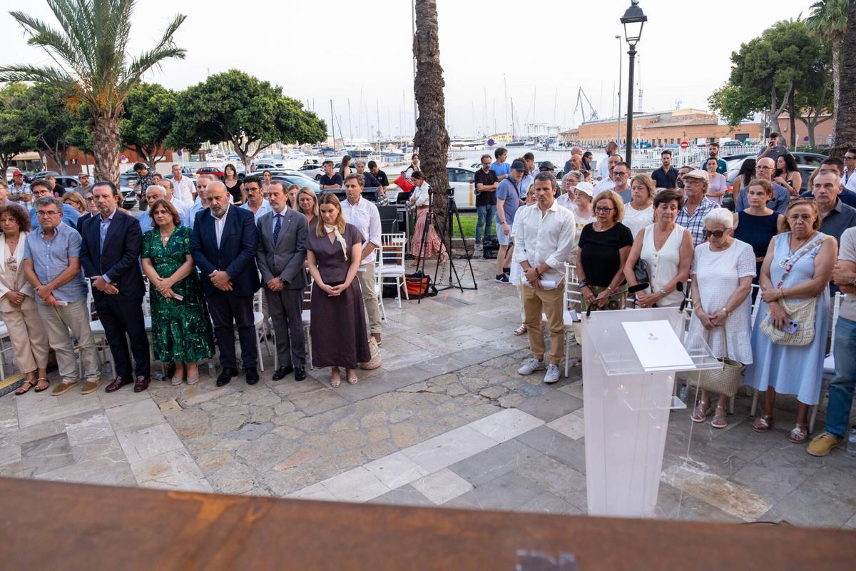 Prohens homenajea a las víctimas de los bombardeos republicanos sobre Palma en un acto sin Memòria de Mallorca