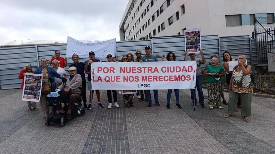 "Queremos nuestras casas": Las Rehoyas exige la entrega de sus viviendas, que acumulan de años de retrasos
