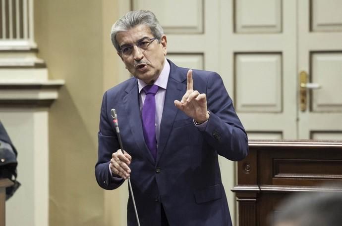 Pleno en el Parlamento de Canarias