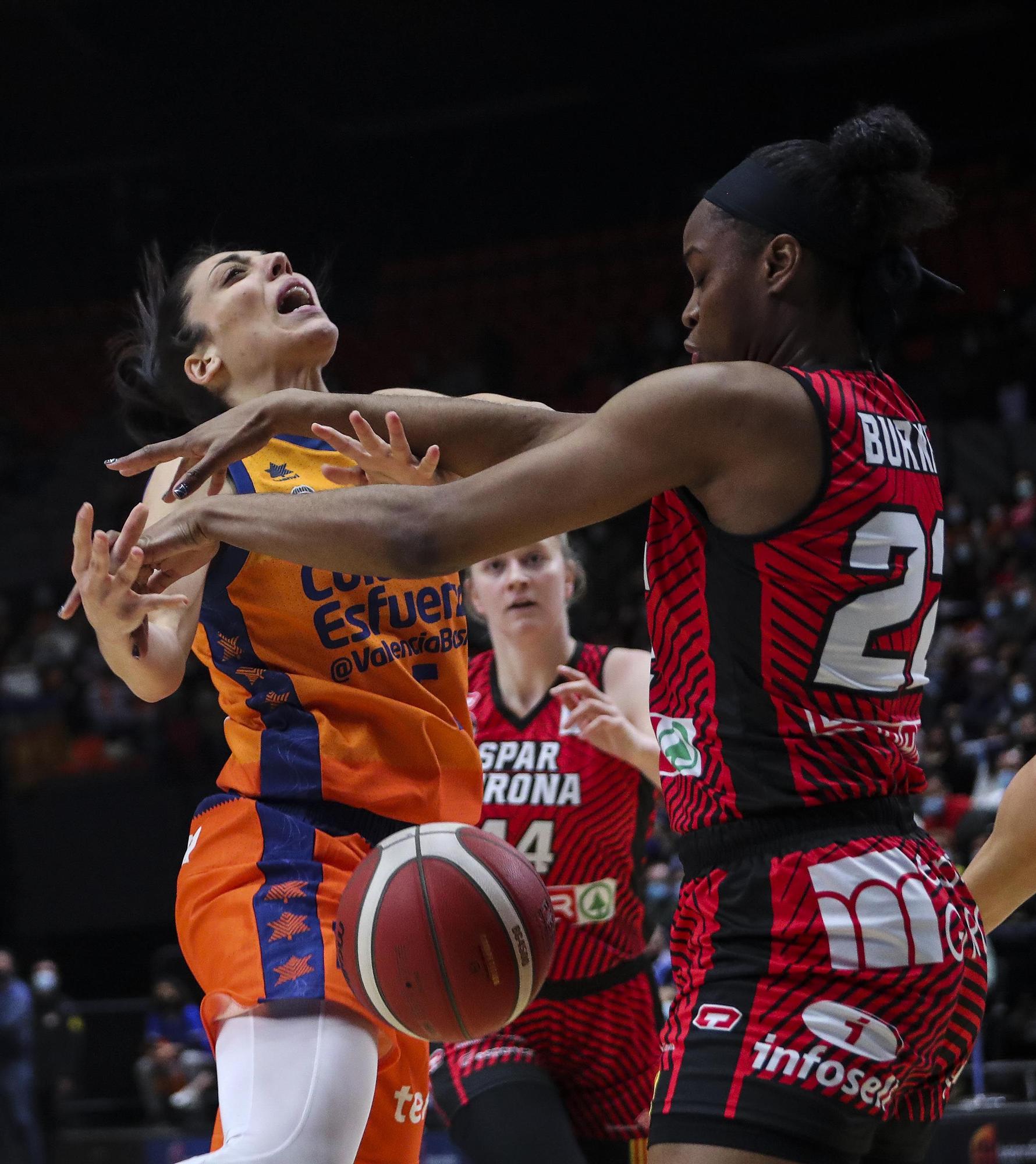 Semifinal de la Copa de la Reina entre el Valencia Basket y el Spar Girona