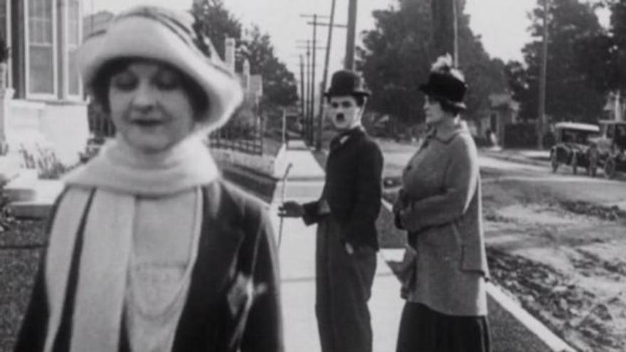 Charles Chaplin, precursor del &#039;meme&#039; del novio distraído