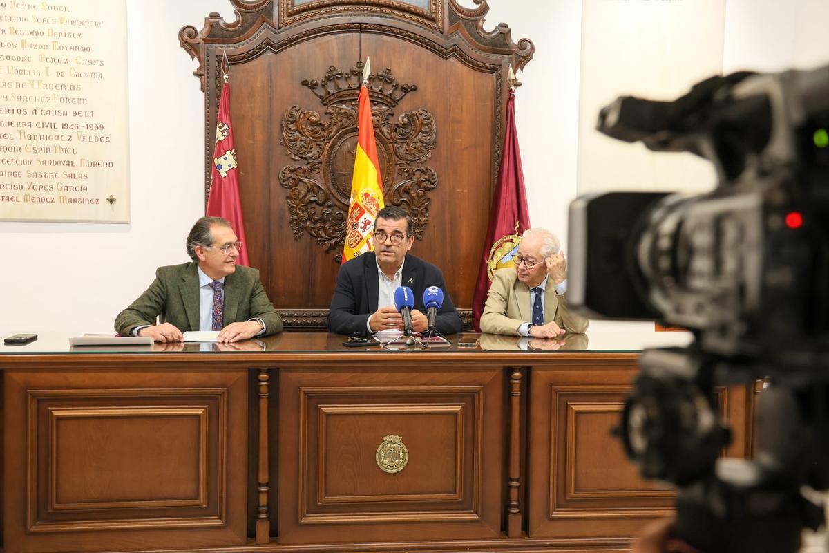 Ángel Latorre, presidente del Paso Morado, durante la presentación del ciclo de conciertos.