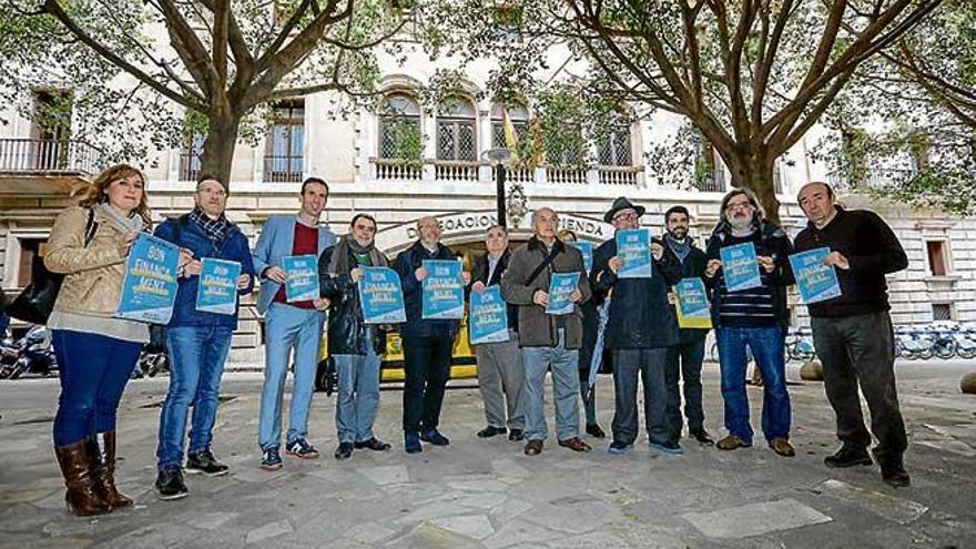 Representantes de la nueva plataforma por la financiación.