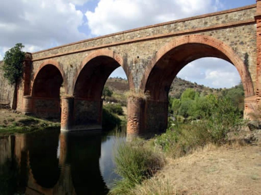El viejo puente sobre el Sillo