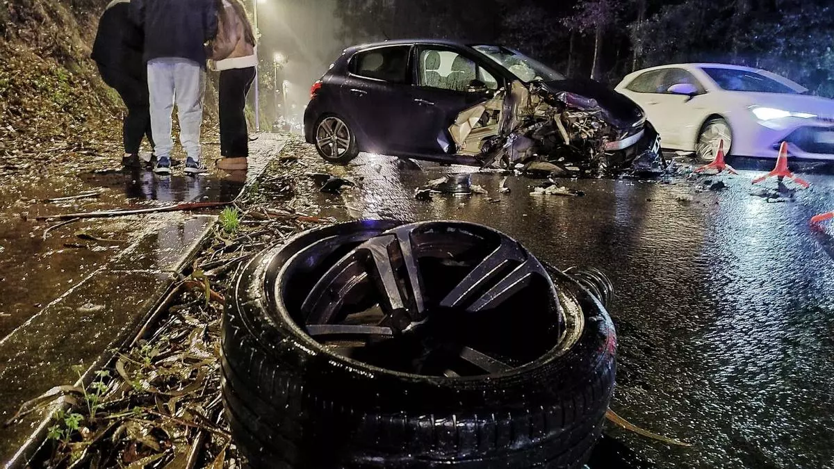 Milagrosamente, este accidente en Bueu solo se saldó con dos heridos leves
