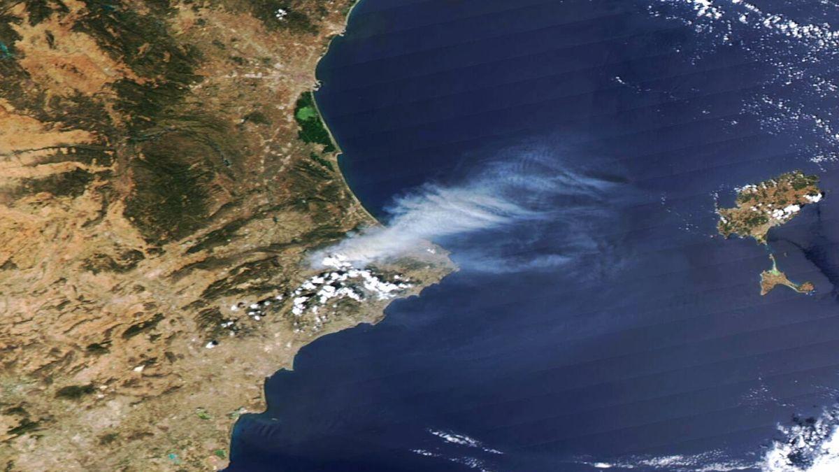 Satelliten-Bilder von der Rauchfahne Richtung Ibiza.