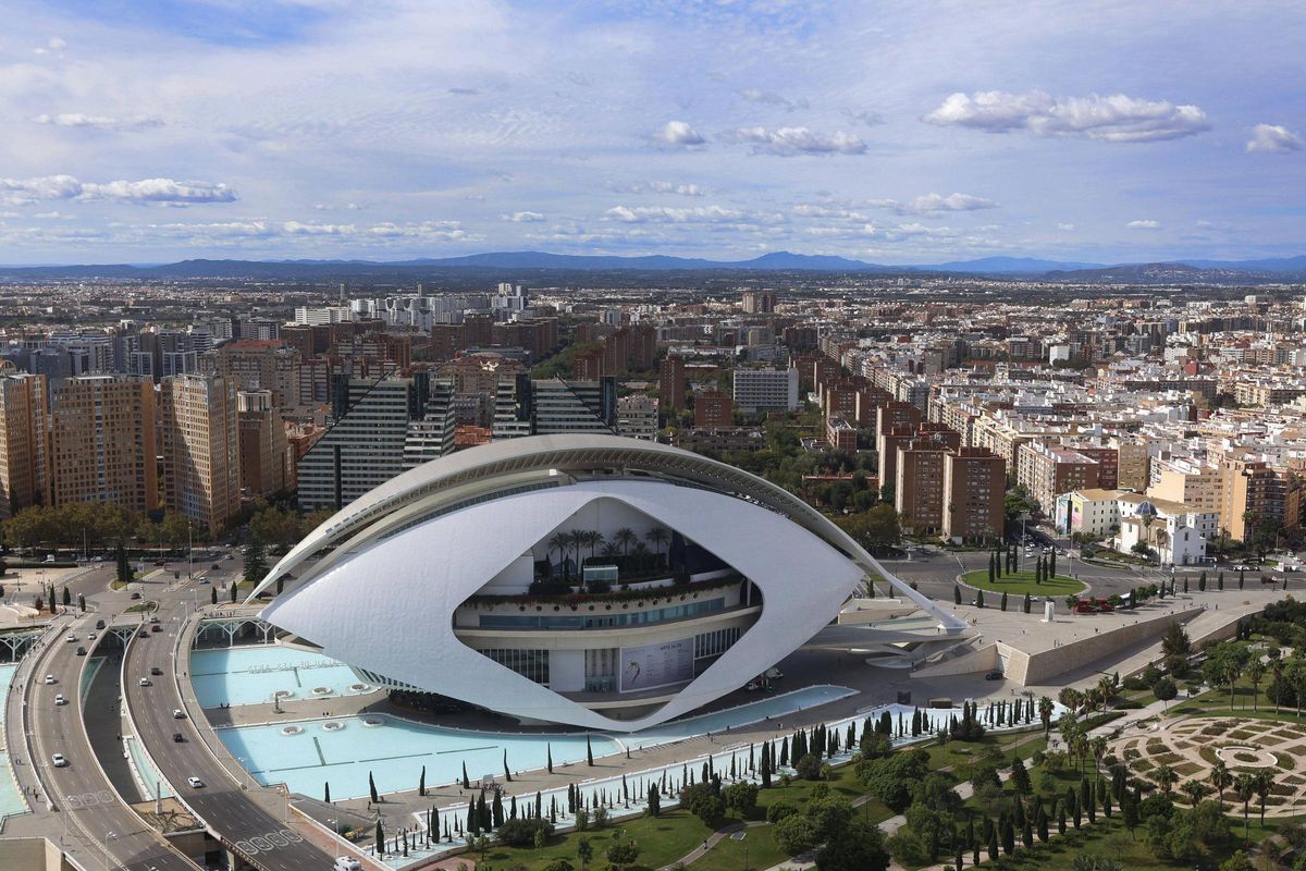 Viviendas frente a la Ciudad de las Artes y las Ciencias.
