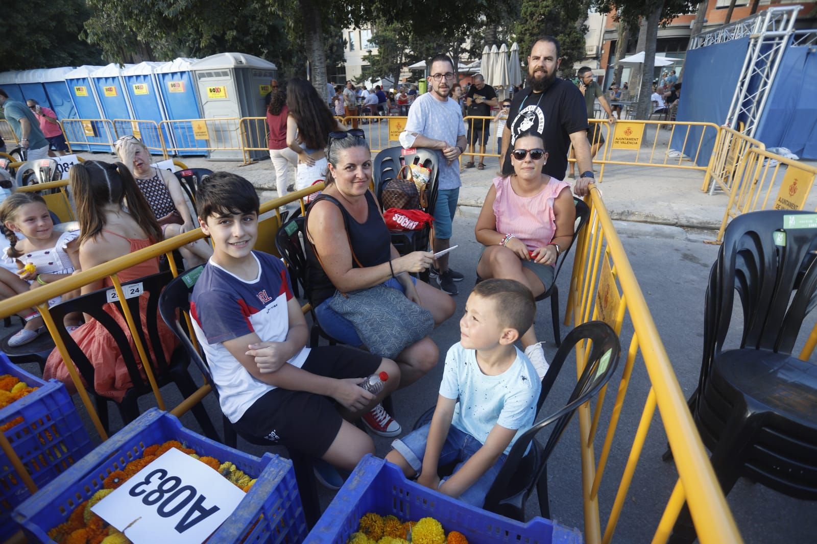 Búscate en los palcos de la Batalla de Flores de València 2022