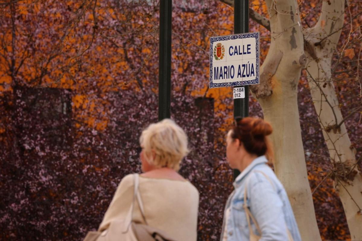 Placa de la calle Mario Azúa.