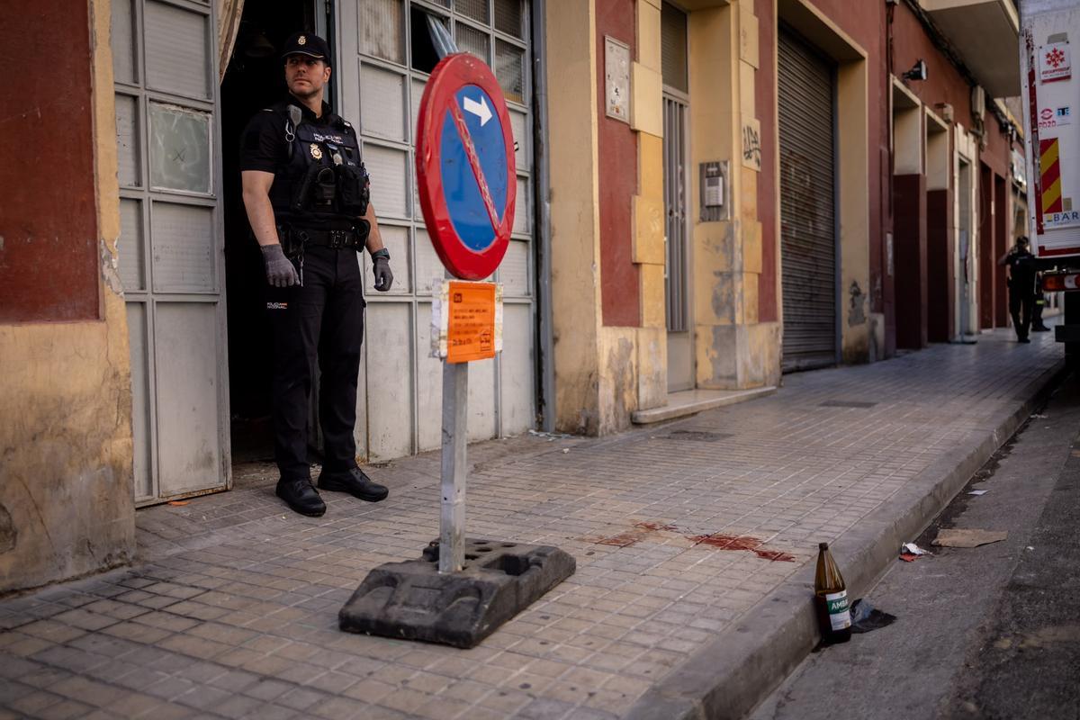 En imágenes | Un okupa acaba en el hospital tras una pelea en la calle Obispo Tajón de Zaragoza En imágenes | Un okupa acaba en el hospital tras una pelea en la calle Obispo Tajón de Zaragoza